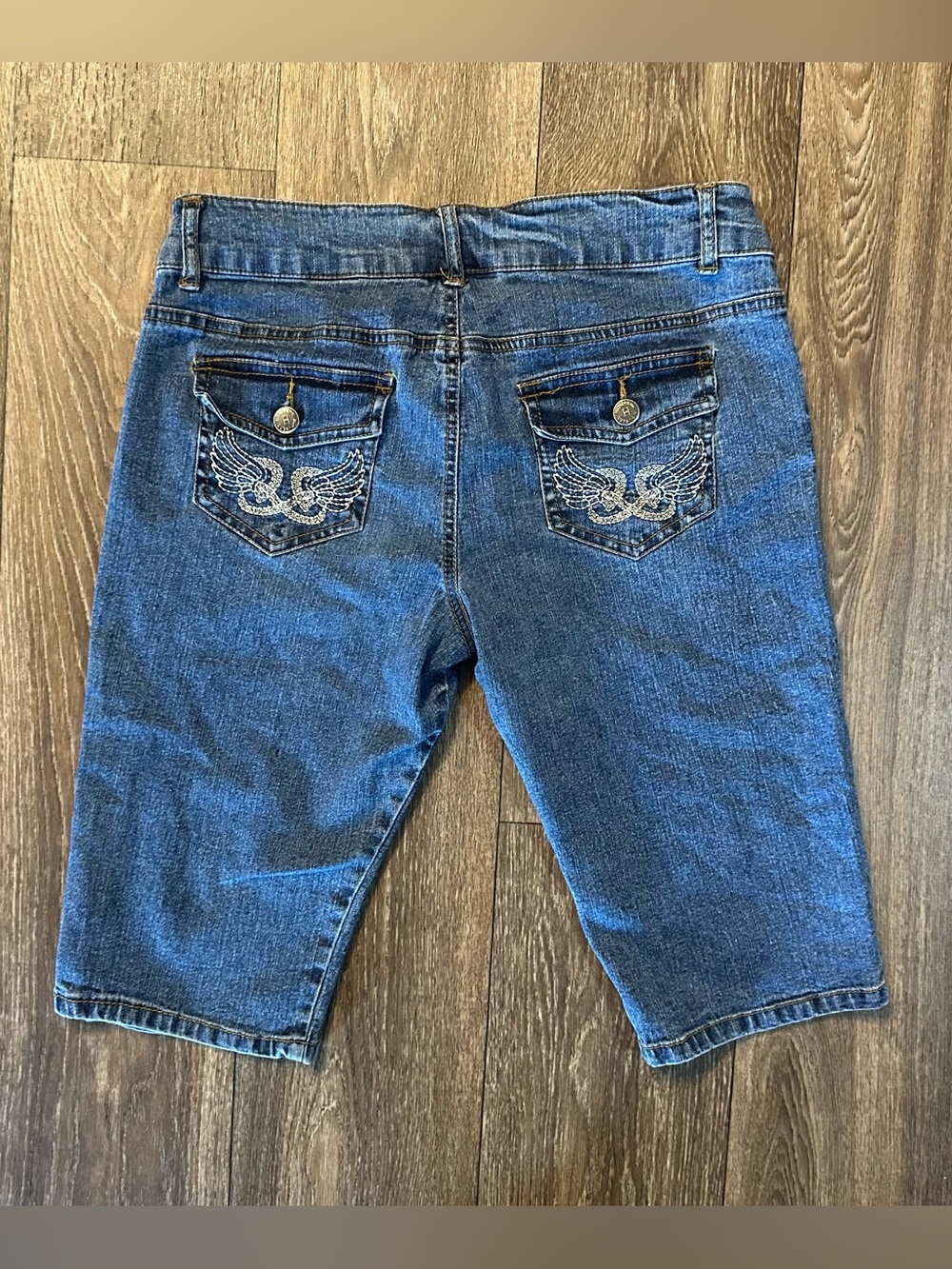 Hip jeans embroidered angel wing pockets Bermuda shorts jorts Sz 11 Y2K 2000s
